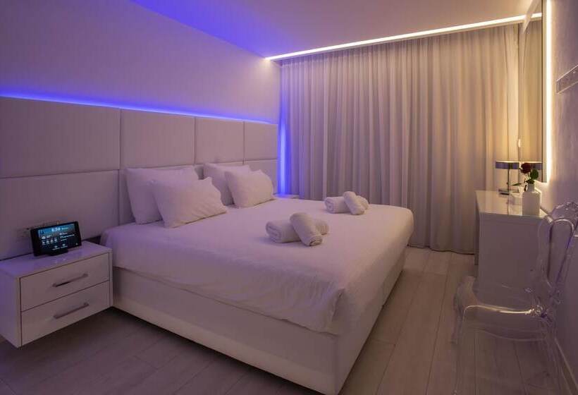 Люкс с Бассейном, Napa Suites