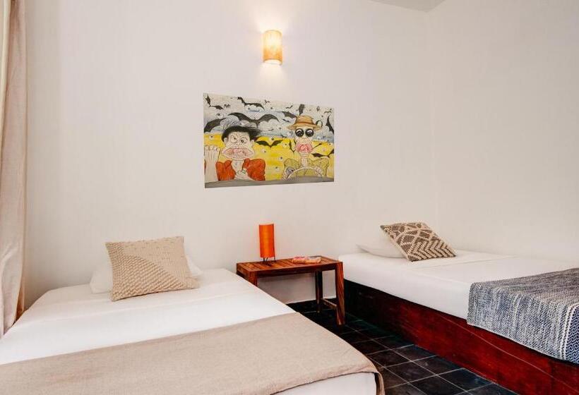 חדר סטנדרט לשלושה, Mad Monkey Hostel Phnom Penh