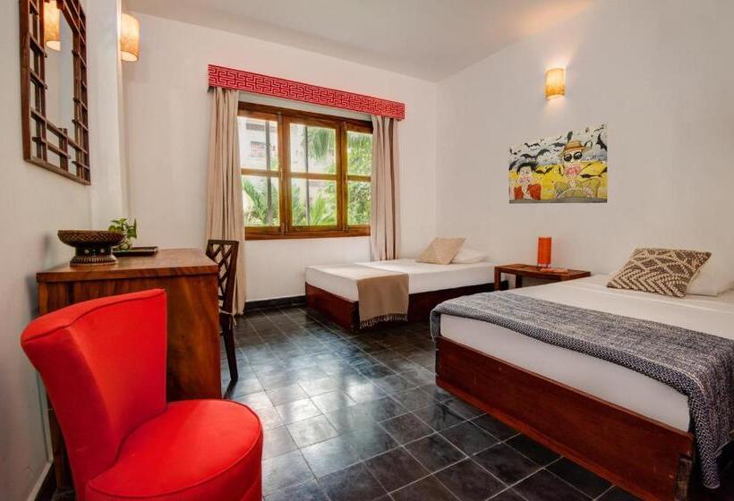 חדר סטנדרט לשלושה, Mad Monkey Hostel Phnom Penh