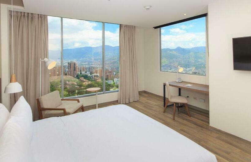 Номер Deluxe Кровать Кинг, Novotel Medellin El Tesoro