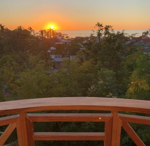 Четырехместный Номер Deluxe, Crown Malapascua
