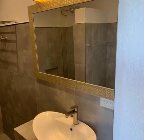 Четырехместный Номер Deluxe, Crown Malapascua