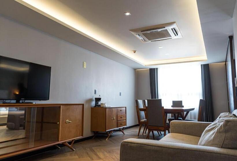 סוויטה דלוקס, Casa Basalto