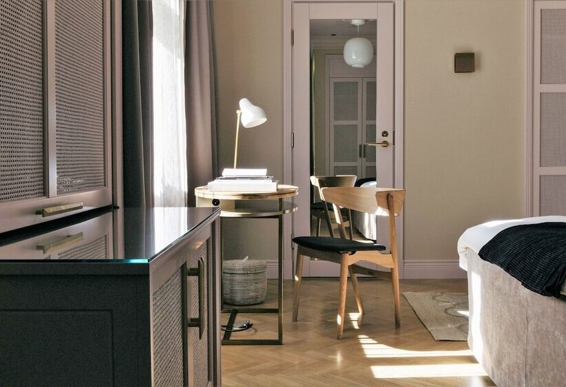 스탠다드 스튜디오, St. George Helsinki