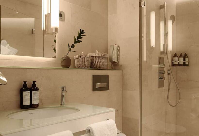 스탠다드 스튜디오, St. George Helsinki