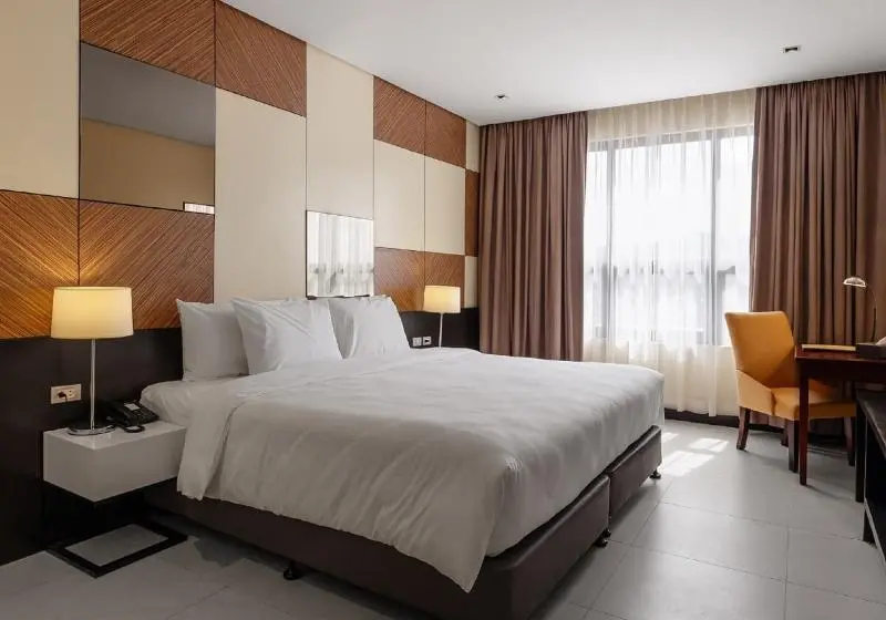 キングサイズベッドのデラックスルーム, Summit Hotel Tacloban