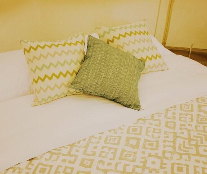 Deluxe Tent, The Birdhouse El Nido   Glamping