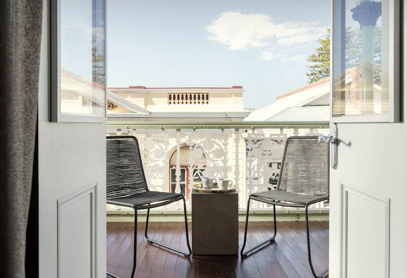 חדר דלוקס עם מרפסת, The National