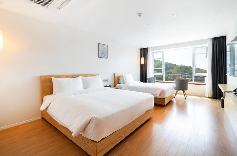 اتاق استاندارد با چشم‌انداز کوهستان, Yeosu Hotel Haven