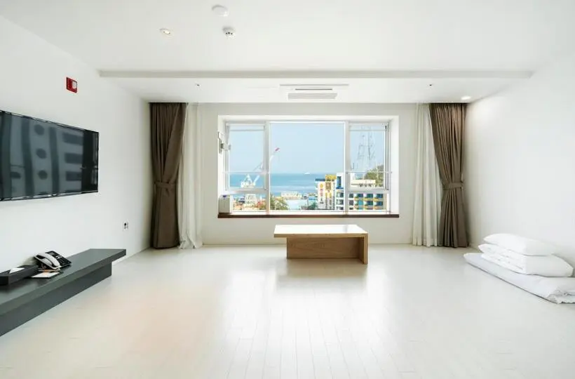 オーシャンビューのプレミアムルーム。, Yeosu Hotel Haven