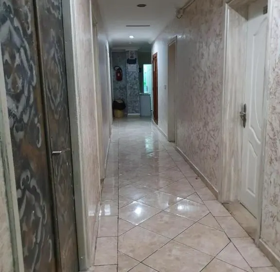 اتاق لوکس, Afef