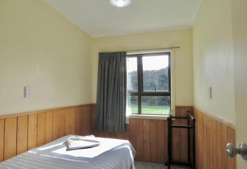 ファミリールーム, Mystery Creek Motel