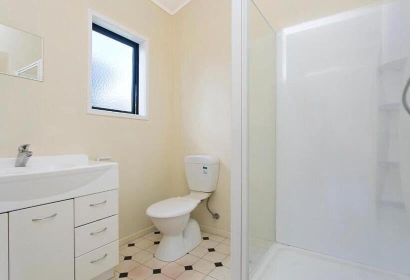 ファミリールーム, Mystery Creek Motel