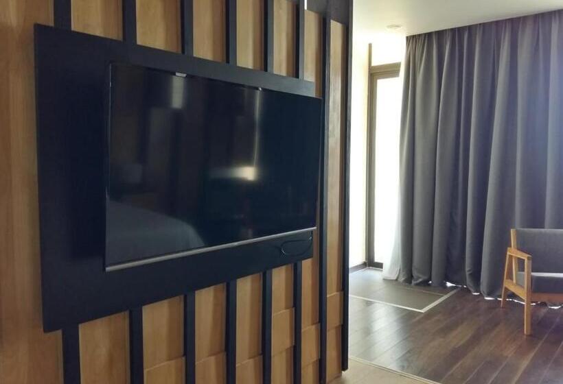 スーペリアースイート, A Hotel Decosuites