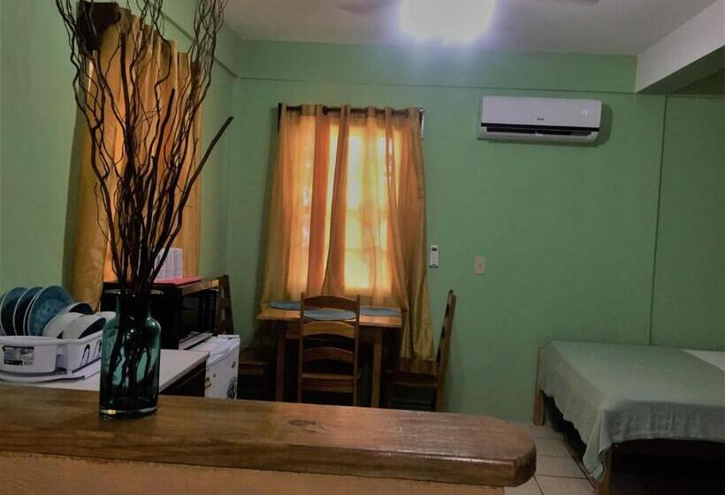 חדר משפחתי, Ambergris Sunset