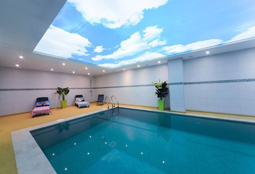 اتاق لوکس با بالکن, Golden Star Casablanca