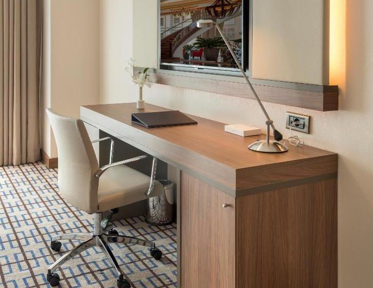 اتاق استاندارد با تخت بزرگ برای معلولان, Ramada Plaza By Wyndham Rize