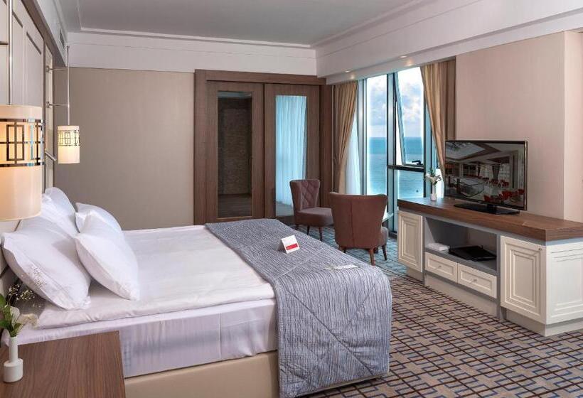 キングサイズベッドのスイートルーム, Ramada Plaza By Wyndham Rize