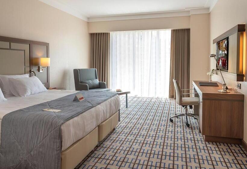 キングサイズベッドのスタンダードルーム, Ramada Plaza By Wyndham Rize