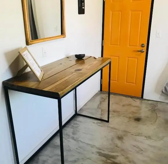 اتاق لوکس چهار تخته, Crash Pad Adventure Hostel