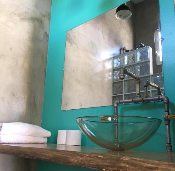 Номер Deluxe, Crash Pad Adventure Hostel