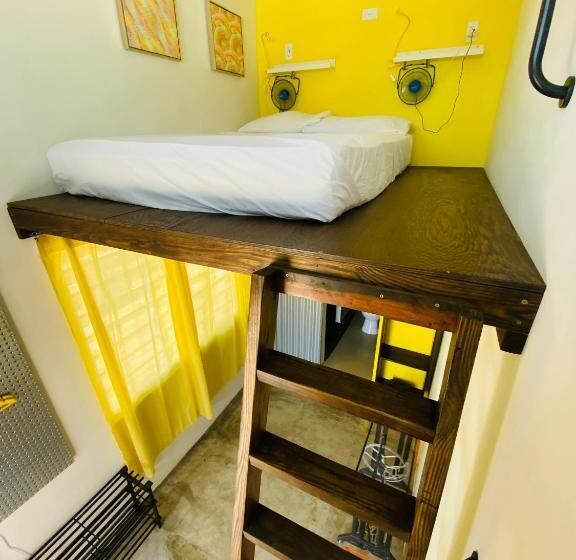Номер Deluxe, Crash Pad Adventure Hostel
