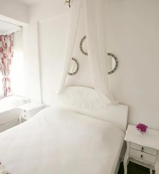 Standard Kolmen Hengen Huone, Aişem By Hire