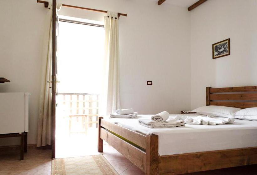 Quarto standard, Maya Hostel Berat