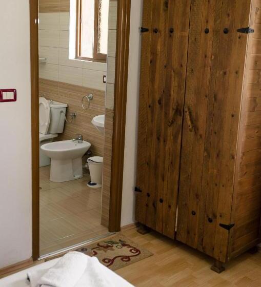 带阳台的豪华间, Maya Hostel Berat