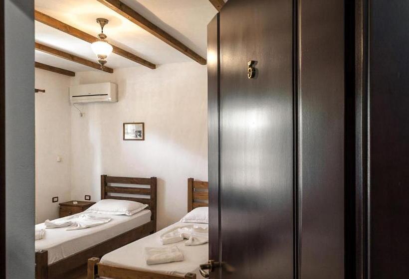 Quarto standart com varanda, Maya Hostel Berat