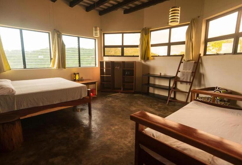 اتاق لوکس با چشمانداز دریا, Hush Maderas