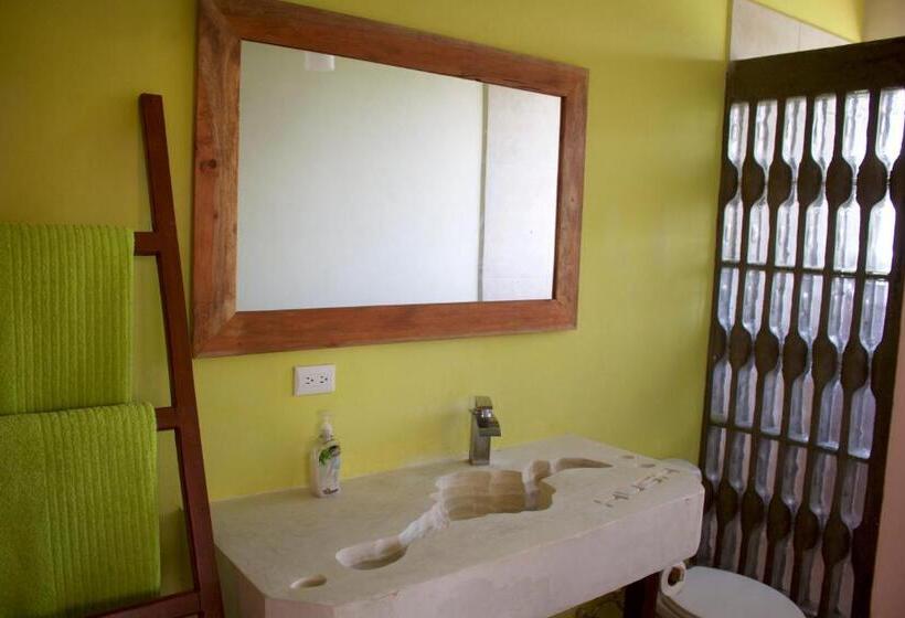 اتاق لوکس با چشمانداز دریا, Hush Maderas