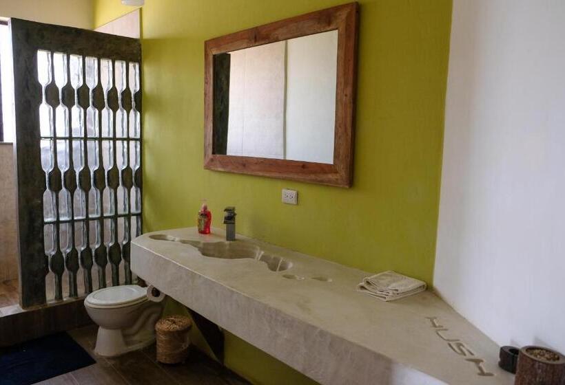 اتاق لوکس با چشمانداز دریا, Hush Maderas