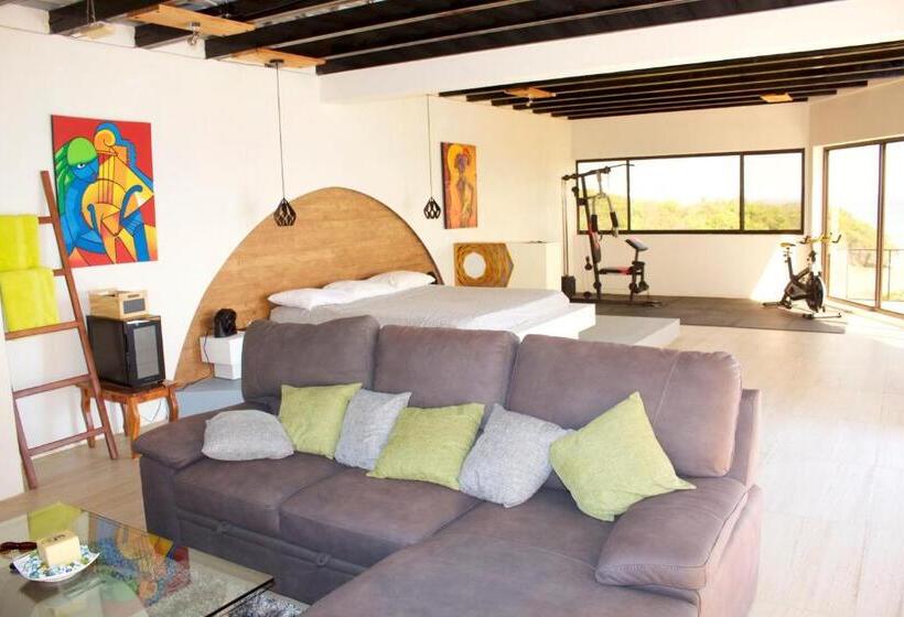 Deluxe Suite King Bed, Hush Maderas