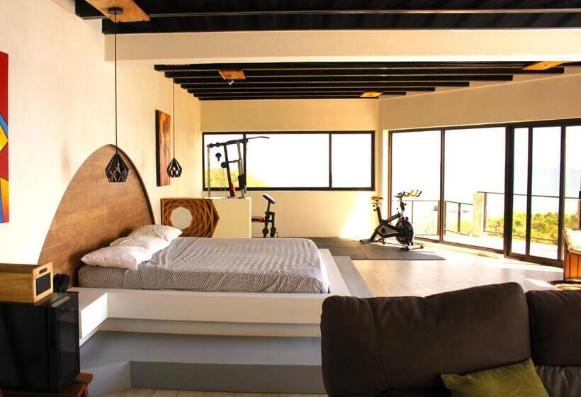 Deluxe Suite King Bed, Hush Maderas