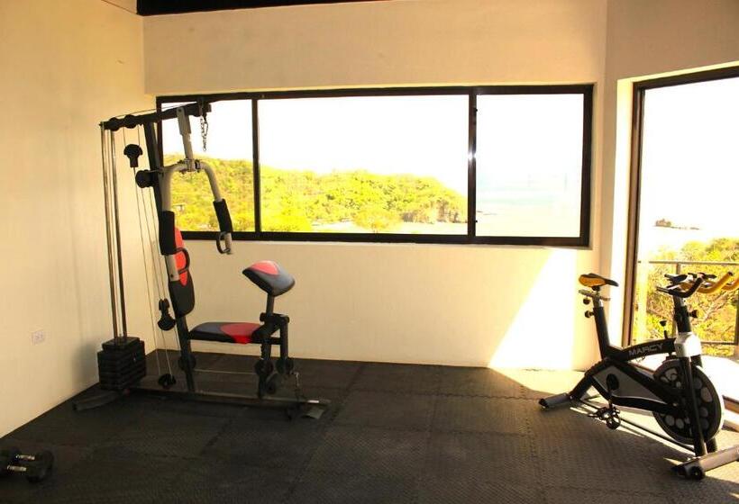 Deluxe Suite King Bed, Hush Maderas