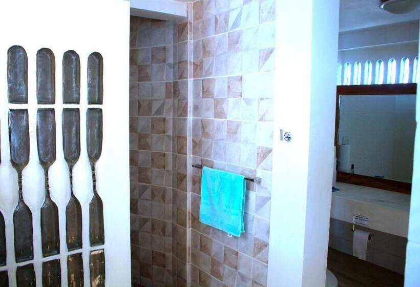 Deluxe Suite King Bed, Hush Maderas