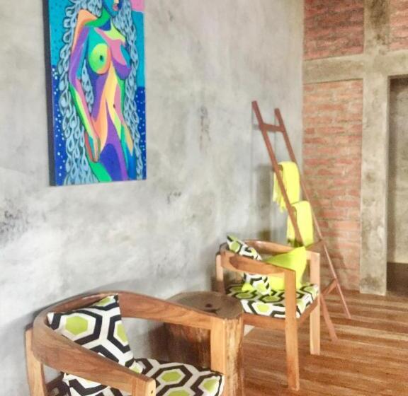 اتاق استاندارد با چشمانداز استخر, Hush Maderas