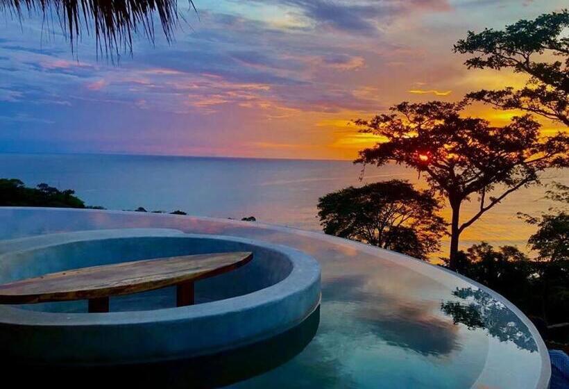 اتاق استاندارد با چشمانداز استخر, Hush Maderas