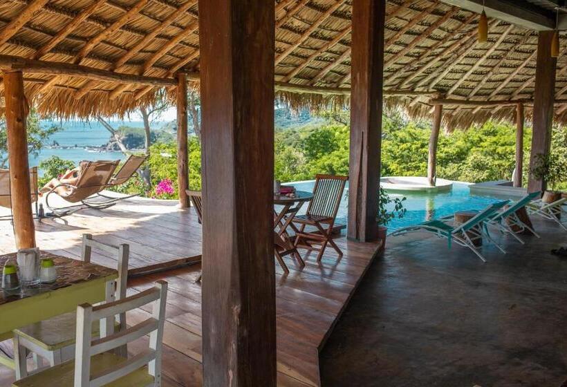 اتاق استاندارد با چشمانداز استخر, Hush Maderas