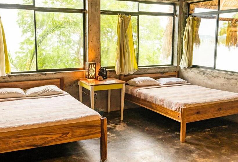 اتاق استاندارد با چشمانداز استخر, Hush Maderas