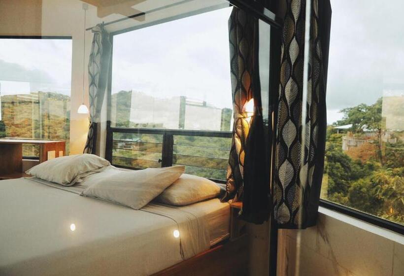 اتاق لوکس با بالکن و چشمانداز دریا, Hush Maderas