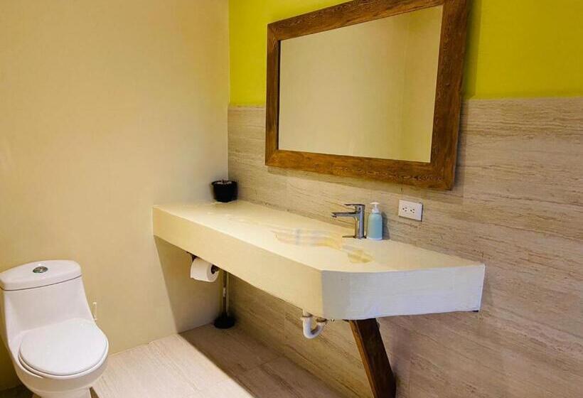 سوییت لوکس, Hush Maderas