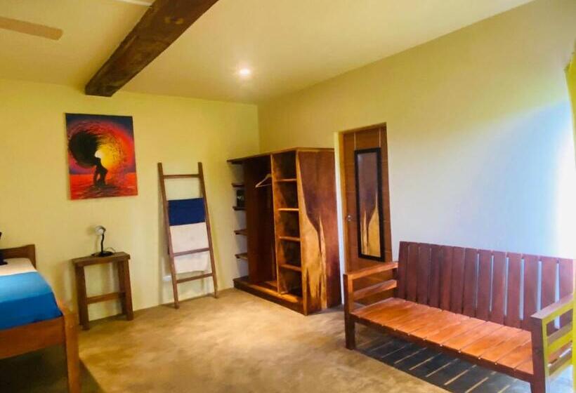 سوییت لوکس, Hush Maderas