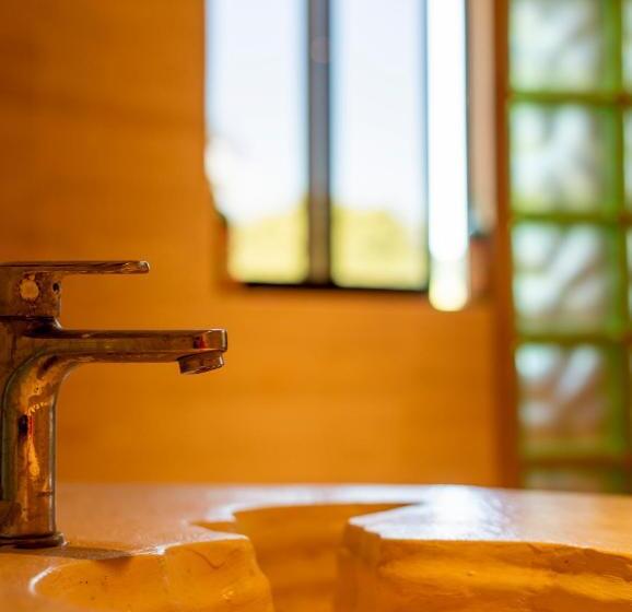 سوییت لوکس, Hush Maderas