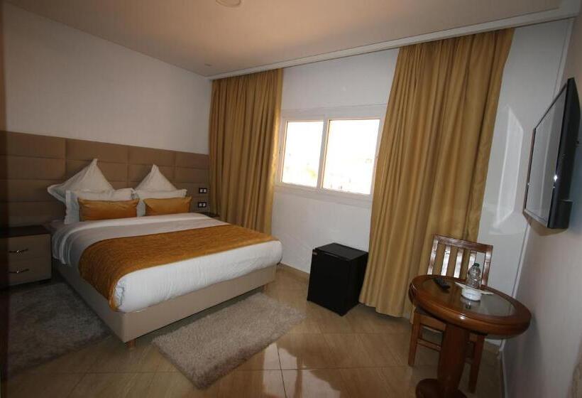 غرفة ديلوكس, Mansour