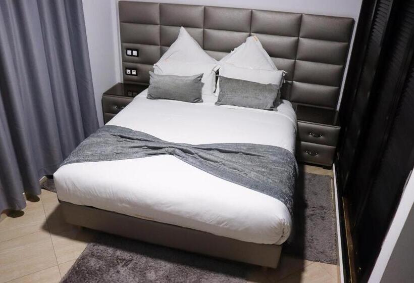 غرفة ديلوكس, Mansour