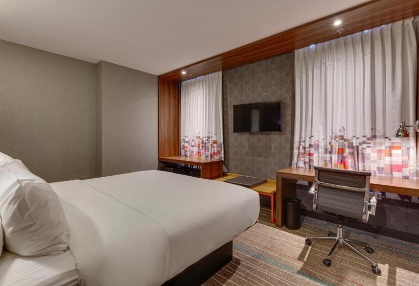 キングサイズベッドのスタンダードルーム, Sky Loft Hotel Kyiv By Rixwell International