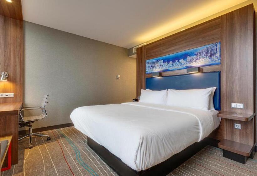 キングサイズベッドのスーペリアルーム, Sky Loft Hotel Kyiv By Rixwell International