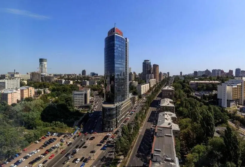 Superior-huone King-vuode, Sky Loft Hotel Kyiv By Rixwell International
